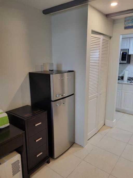 River Delight,Studio109, Beach & Pool Steps Away + Wifi 拉斯金 外观 照片