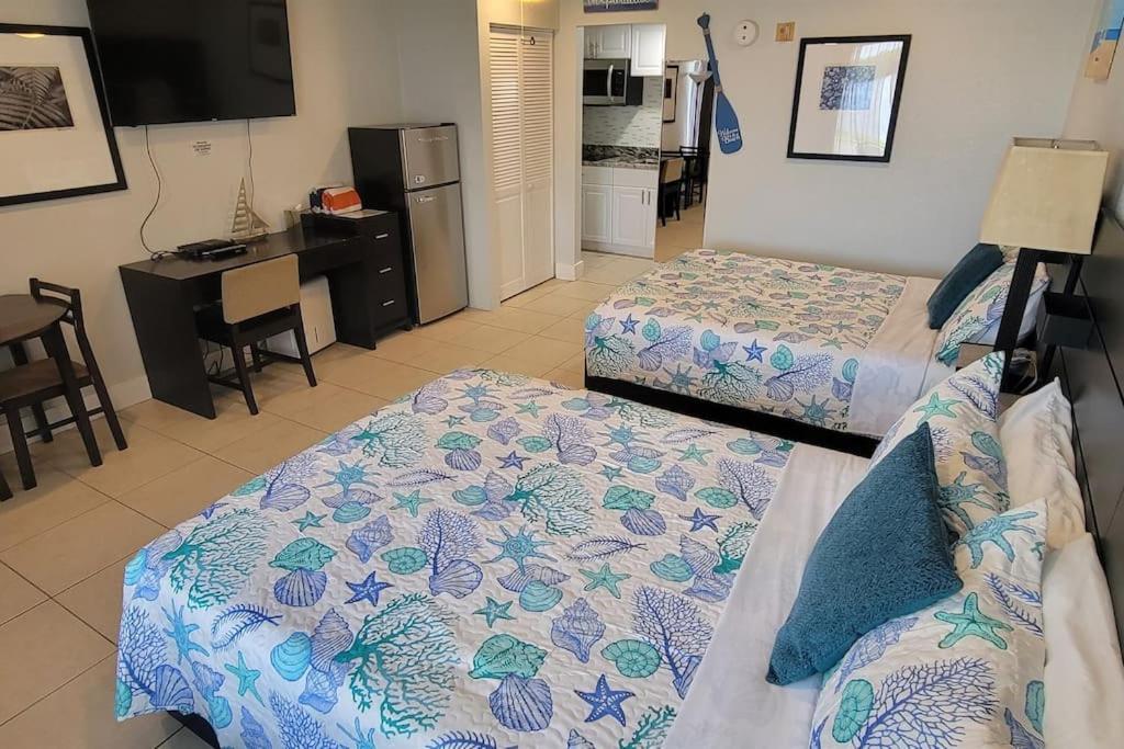 River Delight,Studio109, Beach & Pool Steps Away + Wifi 拉斯金 外观 照片
