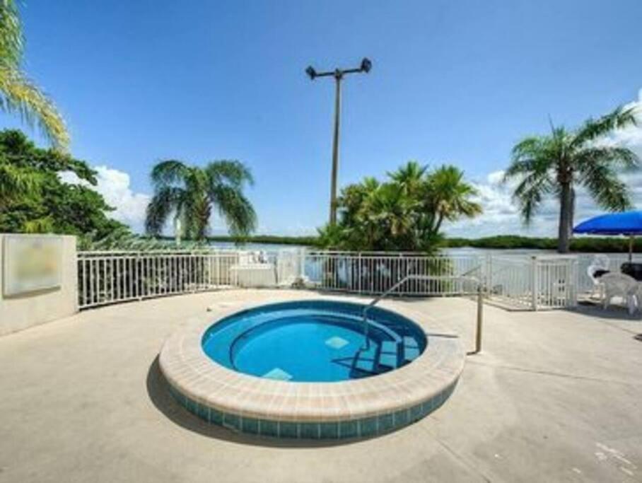 River Delight,Studio109, Beach & Pool Steps Away + Wifi 拉斯金 外观 照片